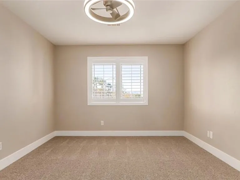 264 Pointe Ranier Ave — Photo 30