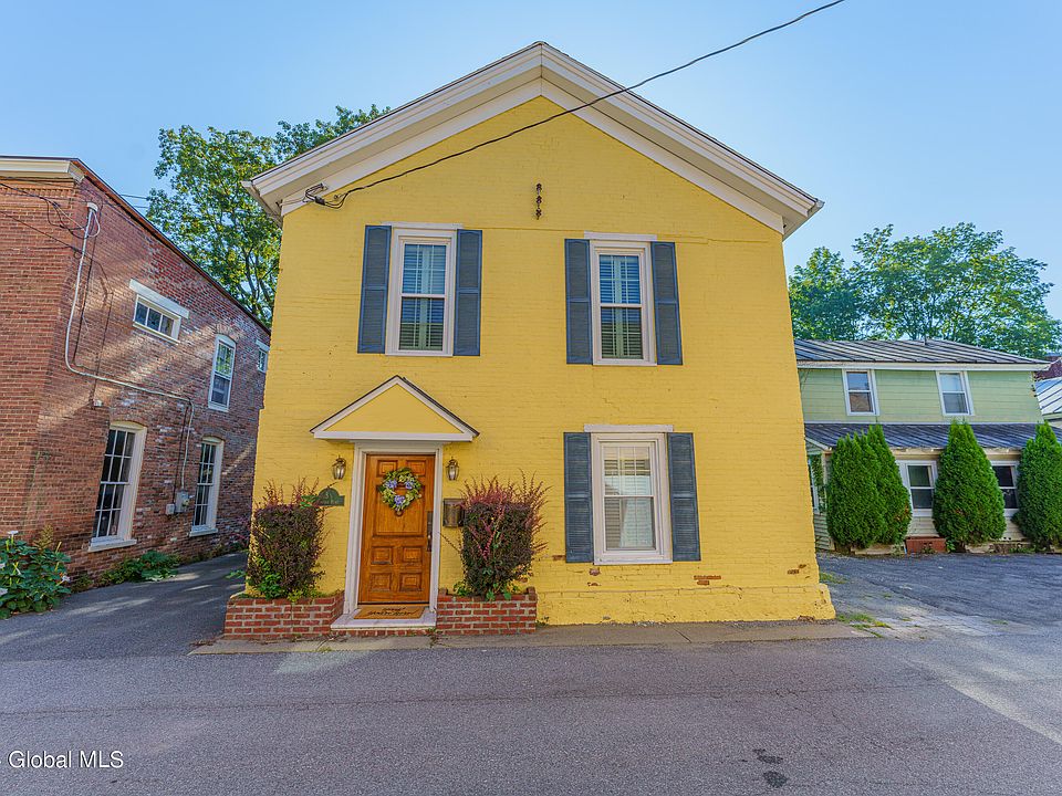 1st image of 3 1/2 Cottage Place