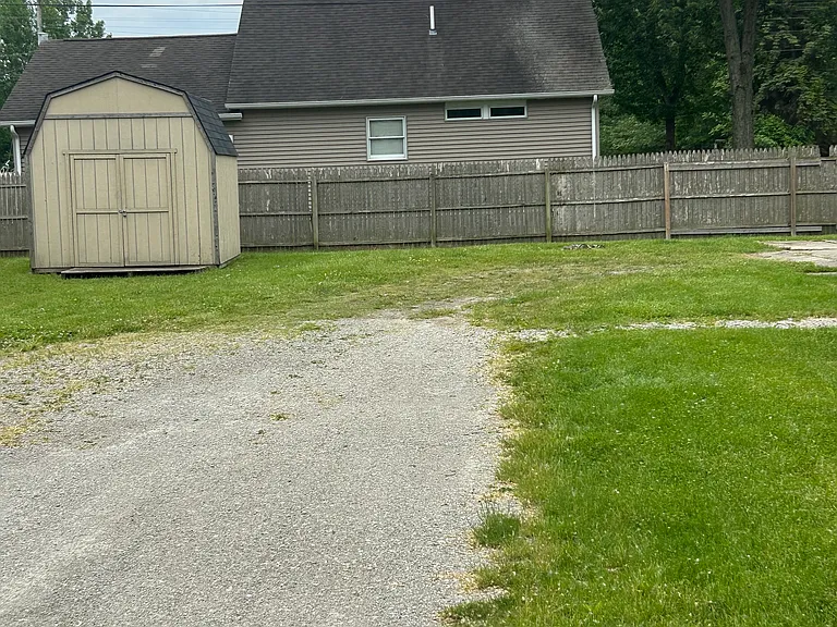 4511 W G Dr — Photo 2