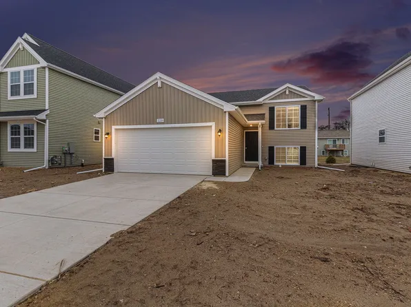 2218 Macatawa Ln, Waterford, MI 48327