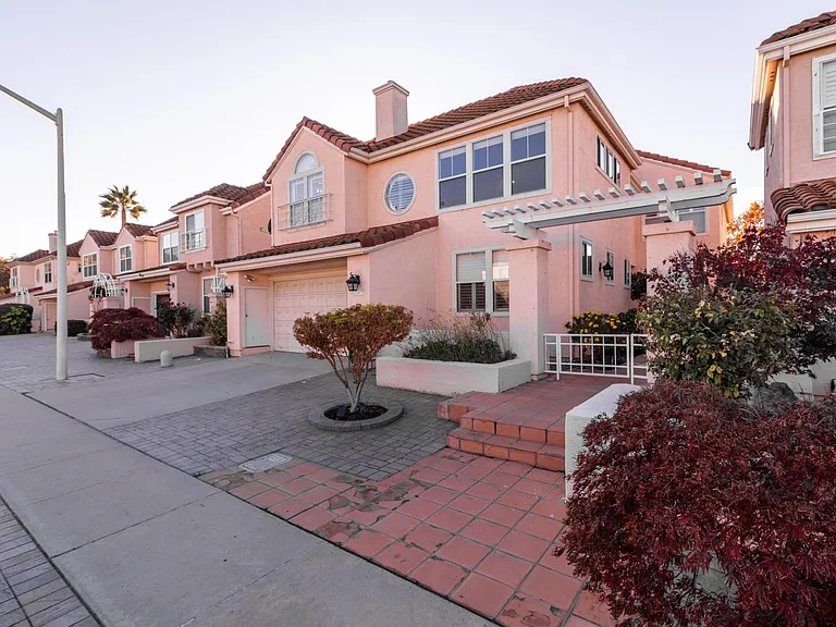 3027 Calle De Las Flores — Photo 2