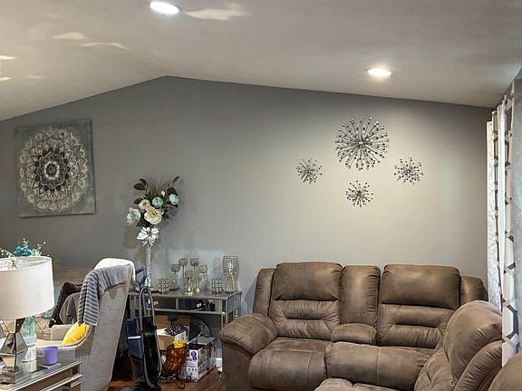 2nd image of 619 S Surrey Ln
