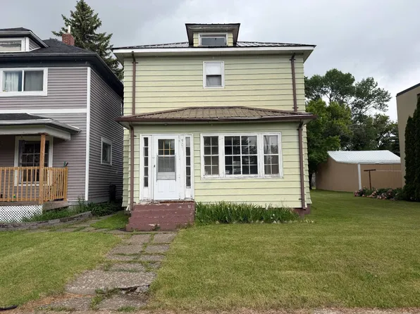 901 4th Ave NE, Devils Lake, ND 58301