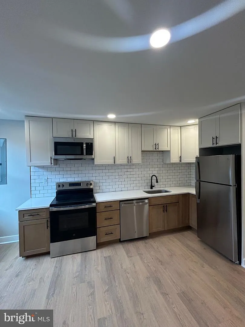 1 bed, 720 sqft, $1,900 — Photo 2