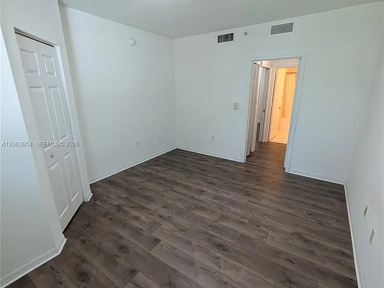 6831 SW 44th St #203 — Photo 8