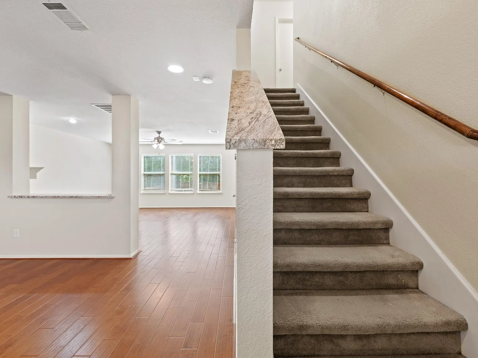 3 bed, 2050 sqft, $2,195 — Photo 2