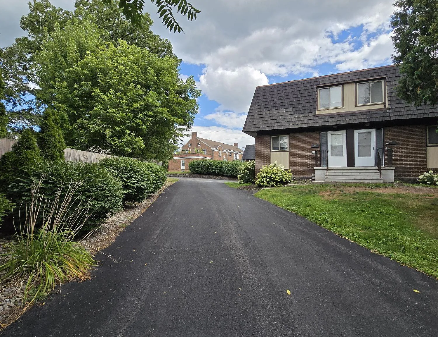 2 bed, 1.5 bath, 2000 sqft, $2,500 — Photo 3