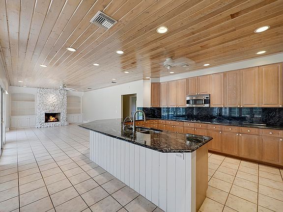 3rd image of 397 Glenbrook Dr