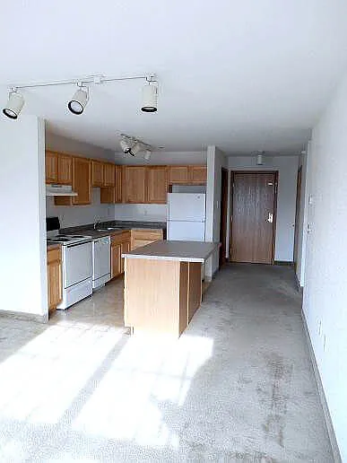 1538 Larpenteur Ave W — Photo 7