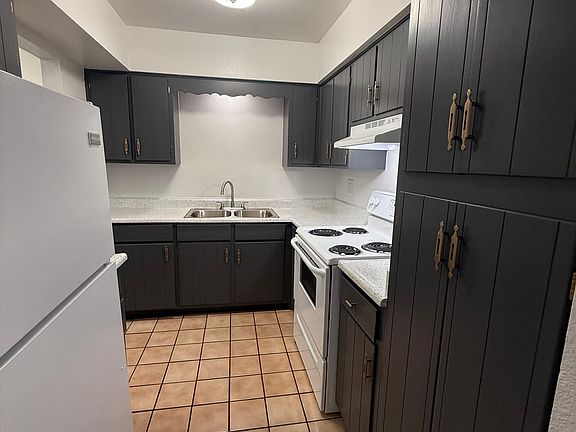 4th image of 3625 N 38th St APT 72