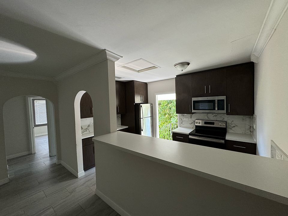 Kitchen & hallway