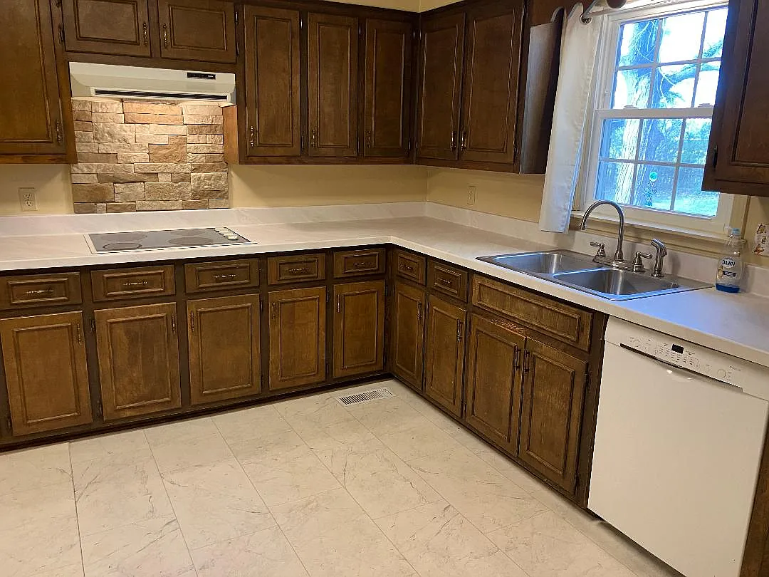 3 bed, 2079 sqft, $2,100 — Photo 3