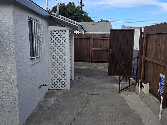 3rd image of 11934 Inglewood Ave