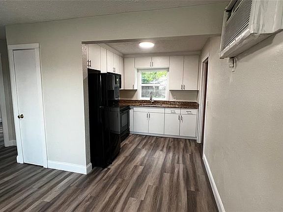5th image of 1658 Hempel Ave