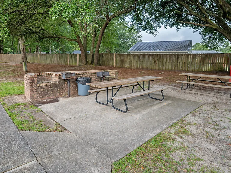 Woodlocke Apartments — Photo 20