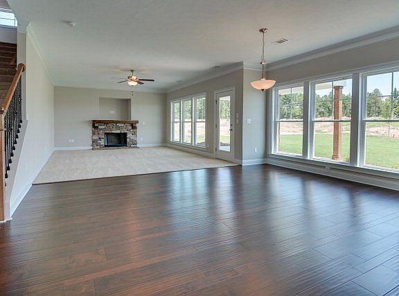 5th image of 310 Bella Rose Dr