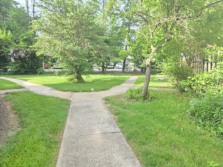 2490 Burgandy Ln — Photo 14