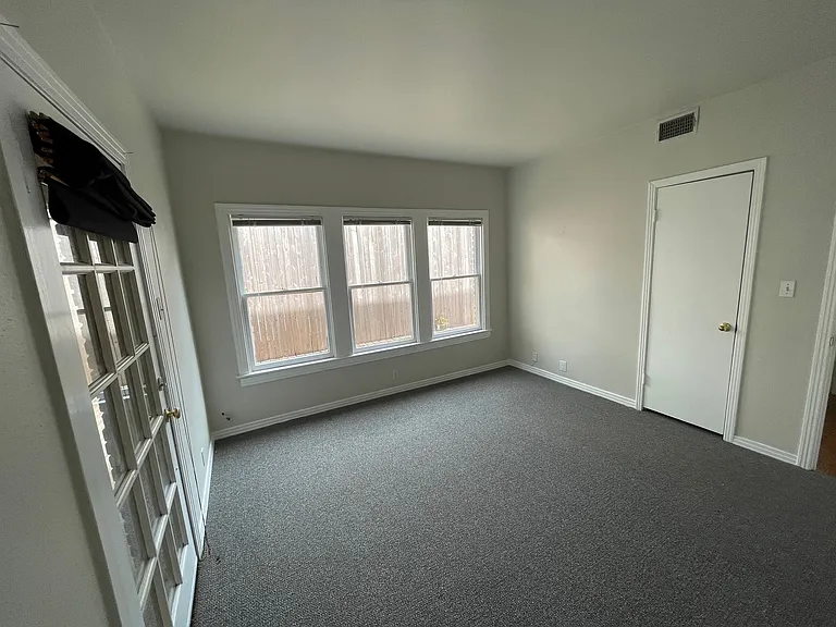 4525 Holland Ave — Photo 12