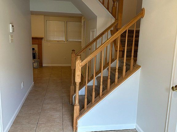 5th image of 108 Steven Ln