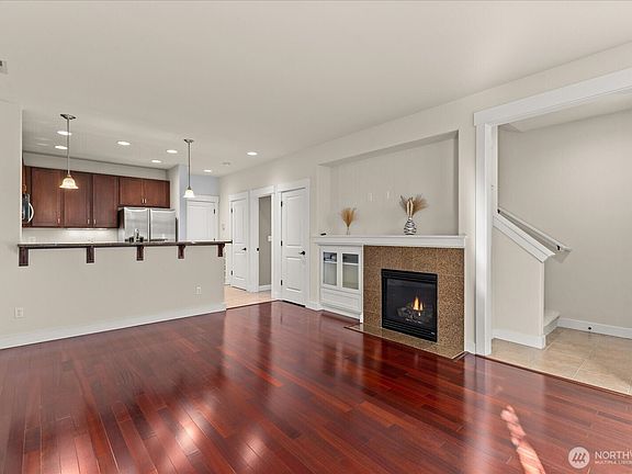 5th image of 13914 N Pointe Circle #E