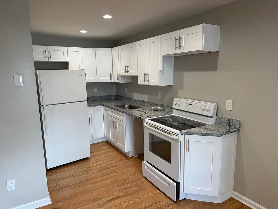 165 School St #4