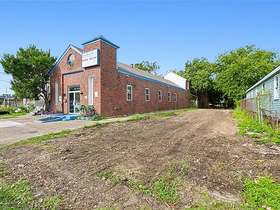 2nd image of 2970 Toledano St