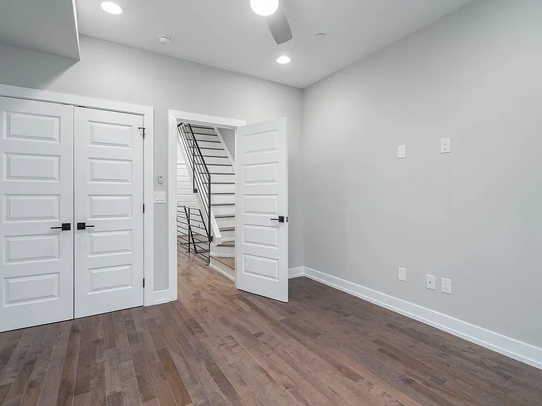 1836 Ingersoll St — Photo 32