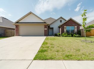 221 Palm St, Centerton, AR 72713