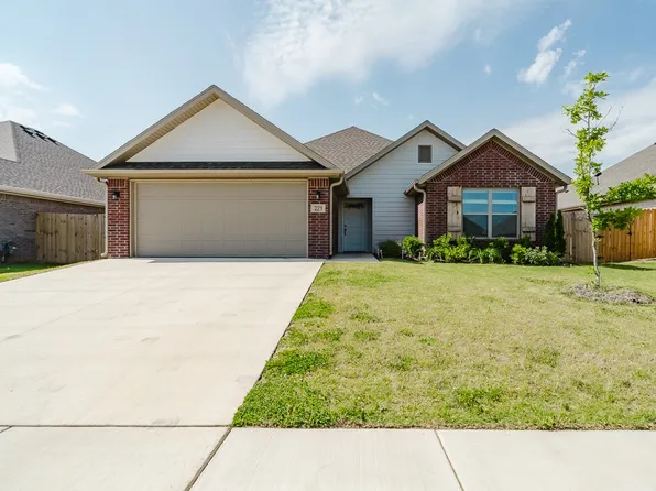 221 Palm St, Centerton, AR 72713