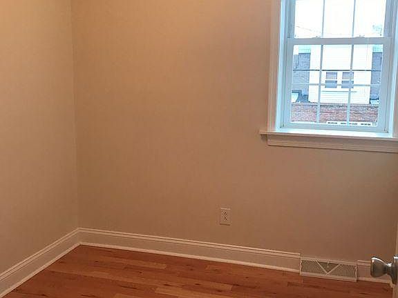 4th image of 152 Roseberry St #B