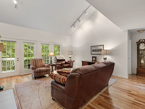 5th image of 31 Thornwood Ct #14