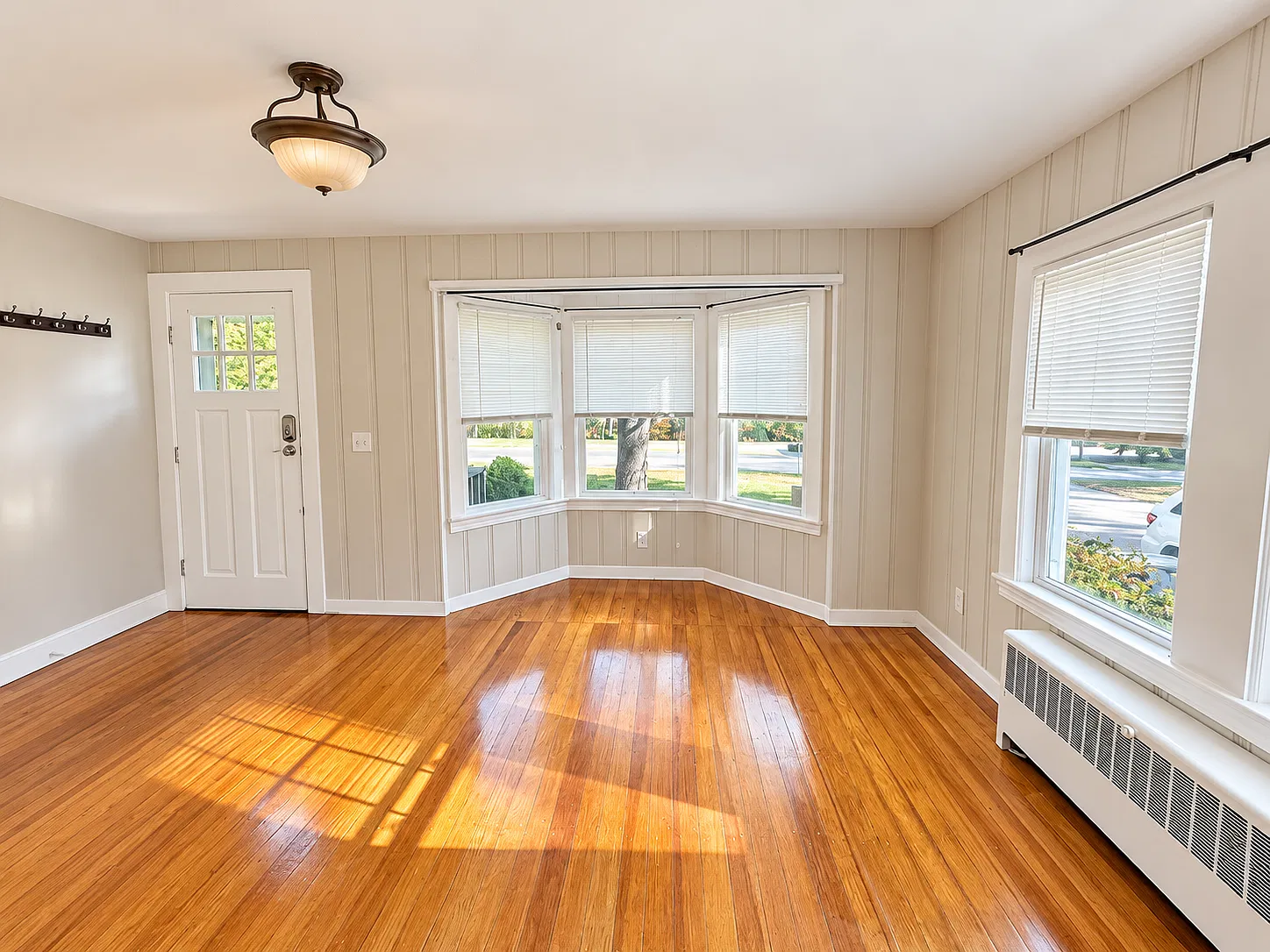 2 bed, 996 sqft, $2,350 — Photo 1