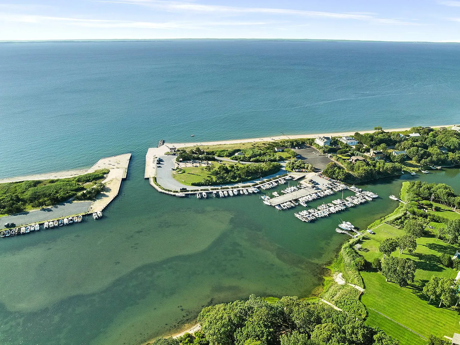 Spectacular Waterfront East Hampton Retreat — Photo 4