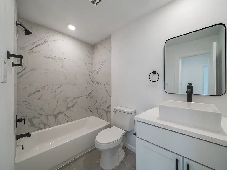 1005 Essex St #202 — Photo 22