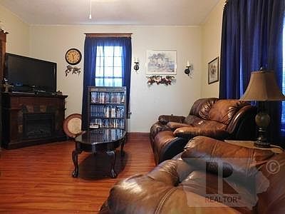 2nd image of 104 Pine Ave