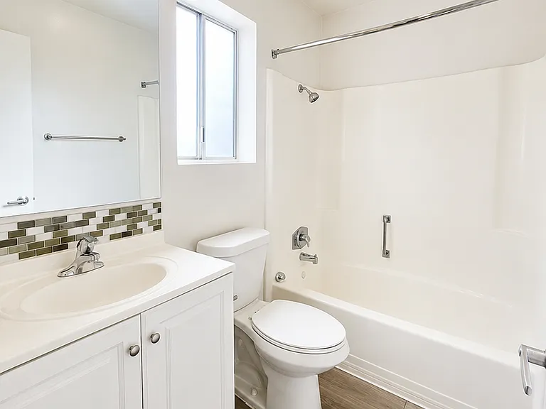 Stonegate Manor — Photo 15