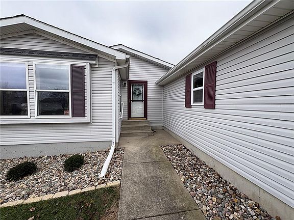 4th image of 907 NE Cherry Ct