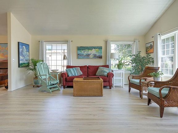 5th image of 3111 NE Yacht Ave