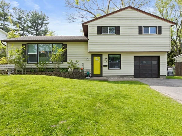 215 Wendover Rd, Rochester, NY 14610