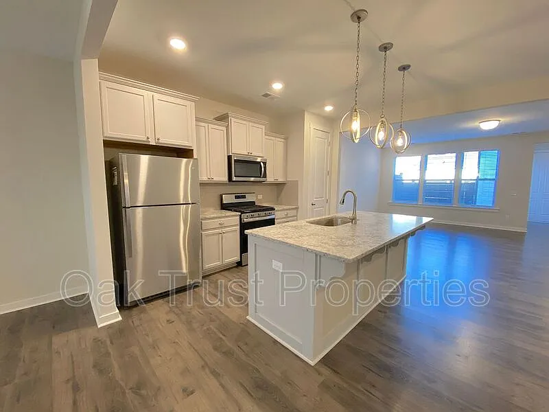 3 bed, 2.5 bath, 1944 sqft, $2,095 — Photo 4