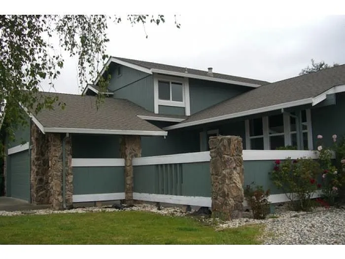 1013 Ely Blvd S photo 1