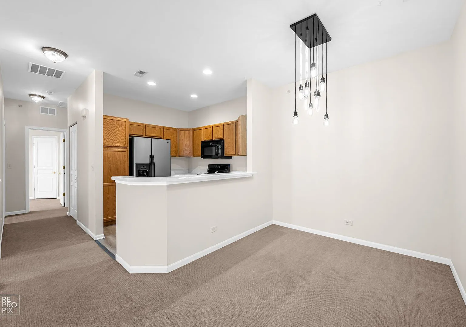 Cambridge Lakes Second Floor Condo — Photo 3
