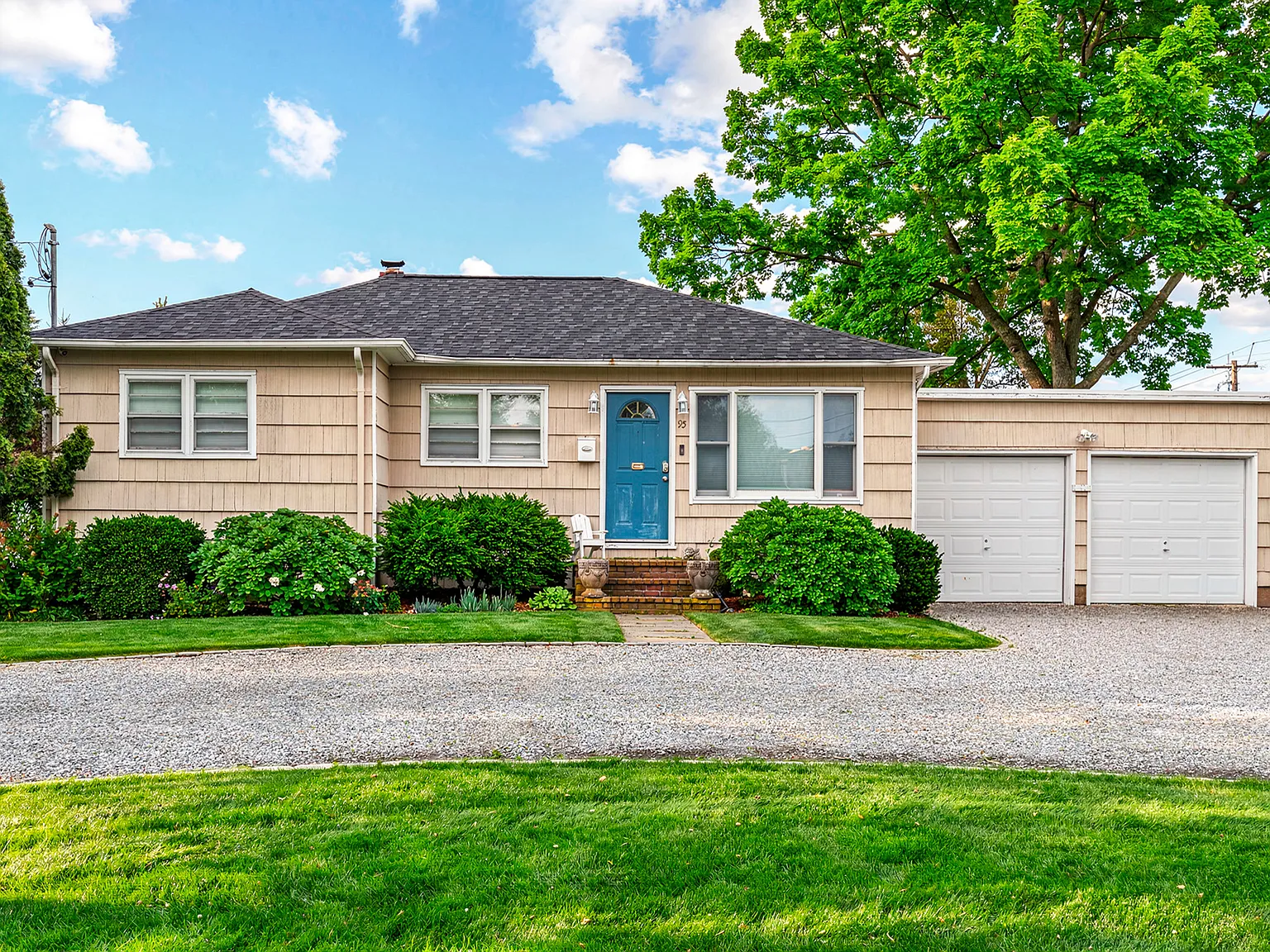 Newly Renovated Southampton Village Home — Photo 3