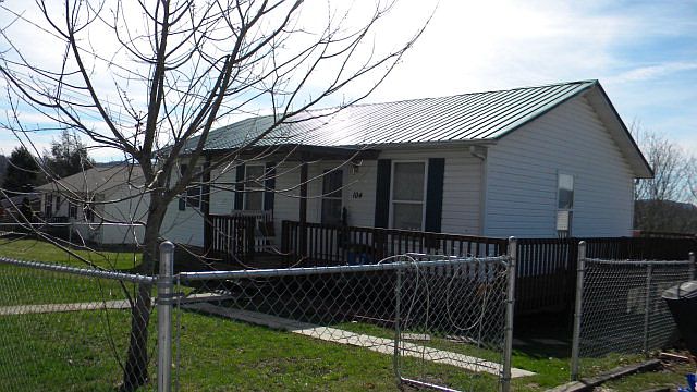 1st image of 104 Fairview St