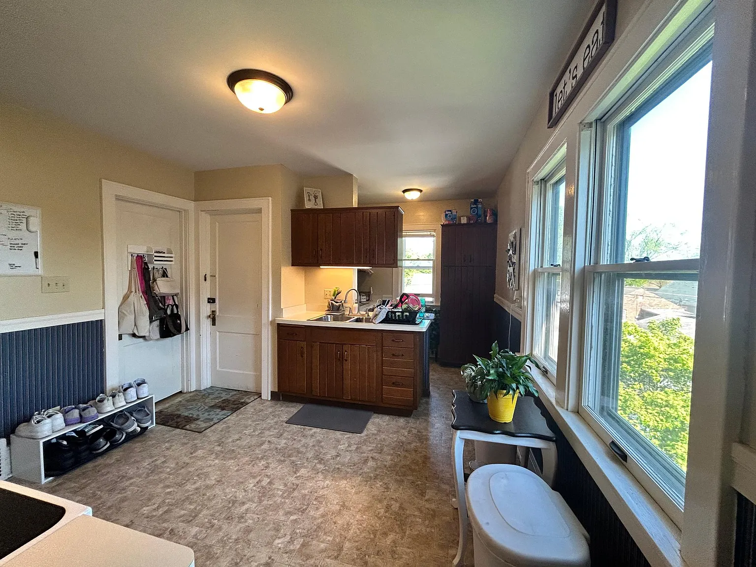 2 bed, 1100 sqft, $1,300 — Photo 4