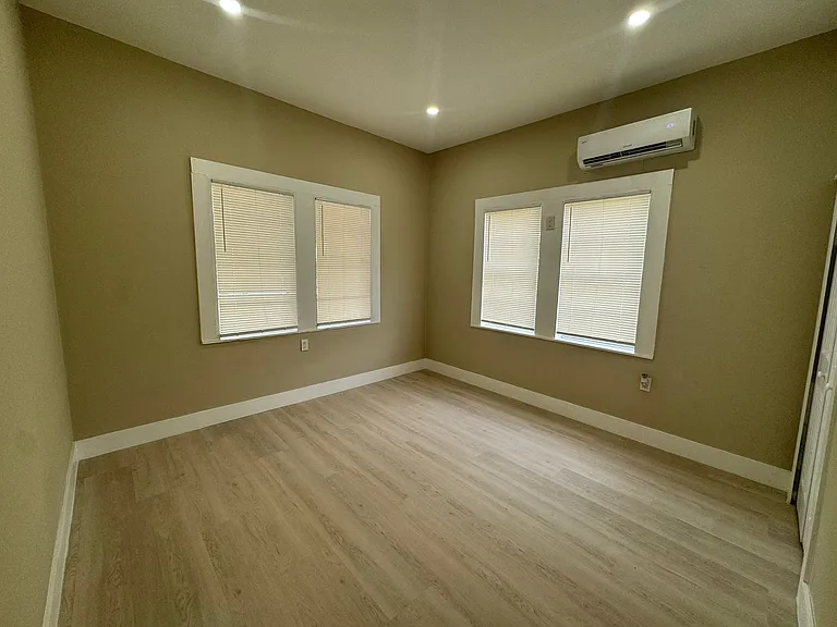3424 Spruce St — Photo 12