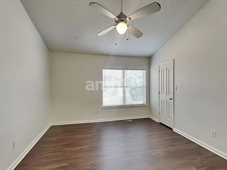 8401 Redstone View Dr — Photo 11