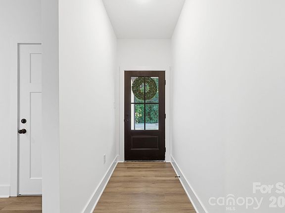 4th image of 325 N Chapel St