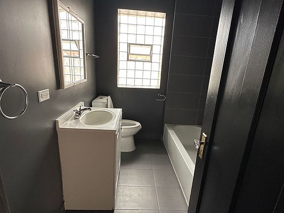 2nd image of 1048-56 W 81st St #1056-2