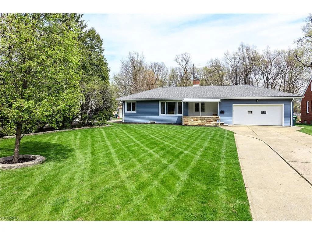 827 Lloyd Rd photo 1